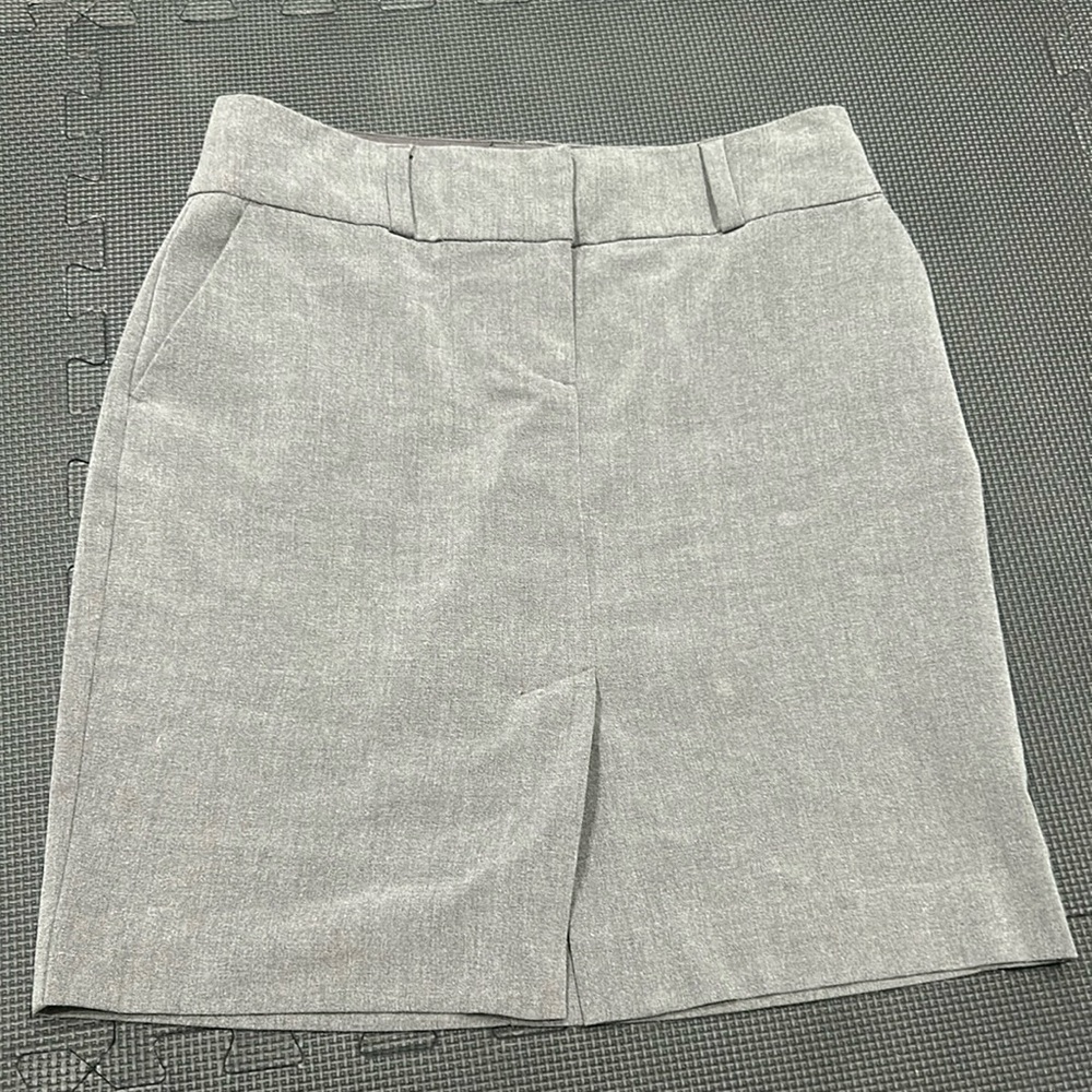 Old Navy size 4 grey skirt